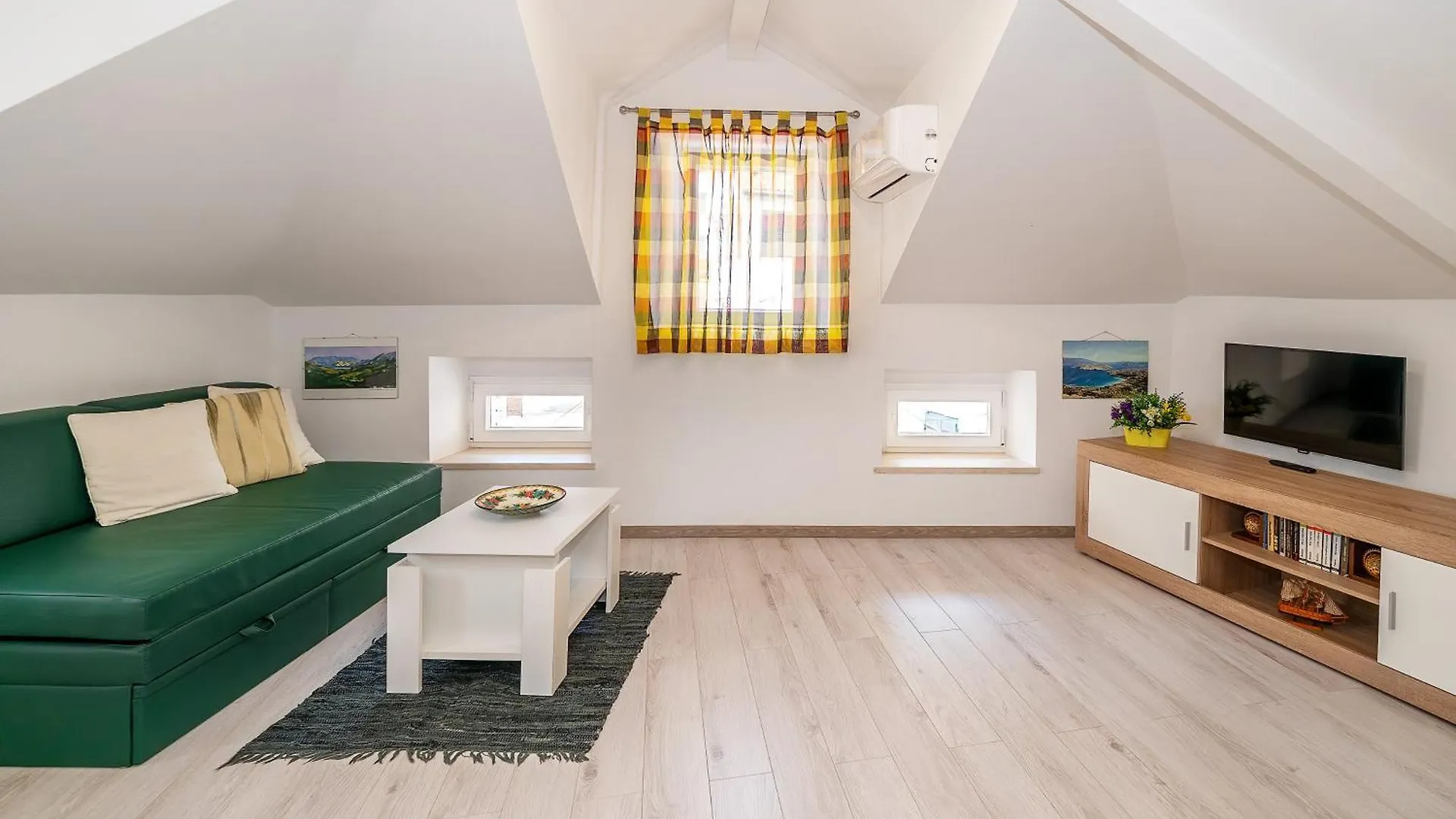 Apartments Ivo With Sea View Baska  Croatia