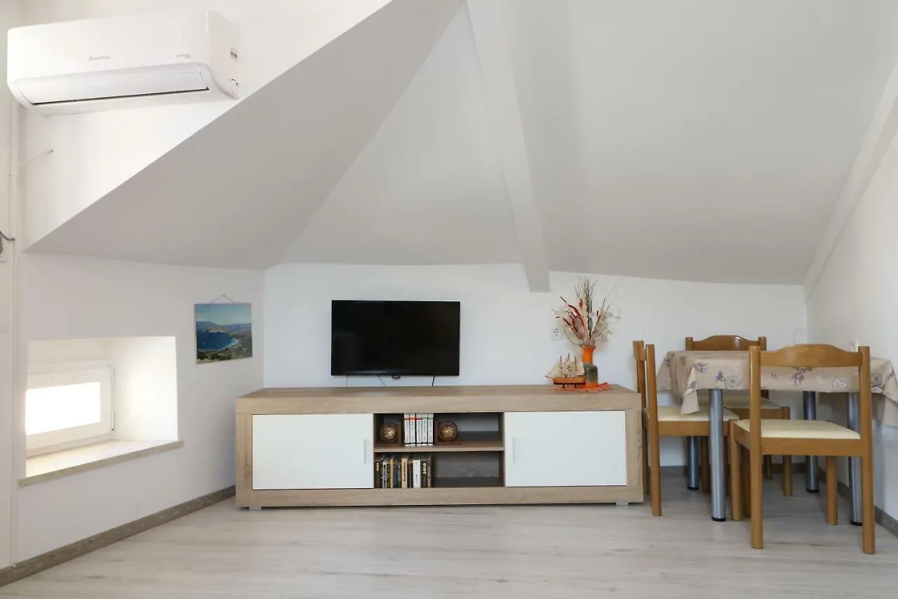Apartments Ivo With Sea View Baska  0*, Baska (Krk)